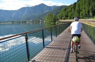 La pista ciclabile della Valsugana sul lago