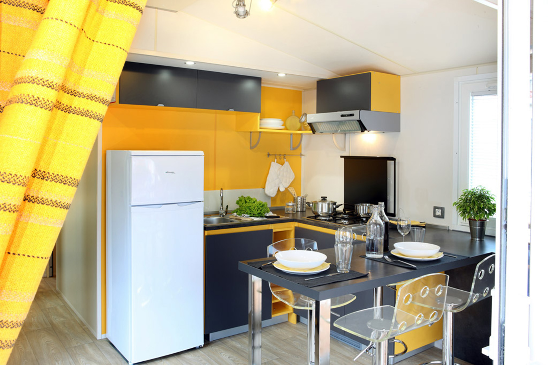 Chalet Gold Camping Mario Village