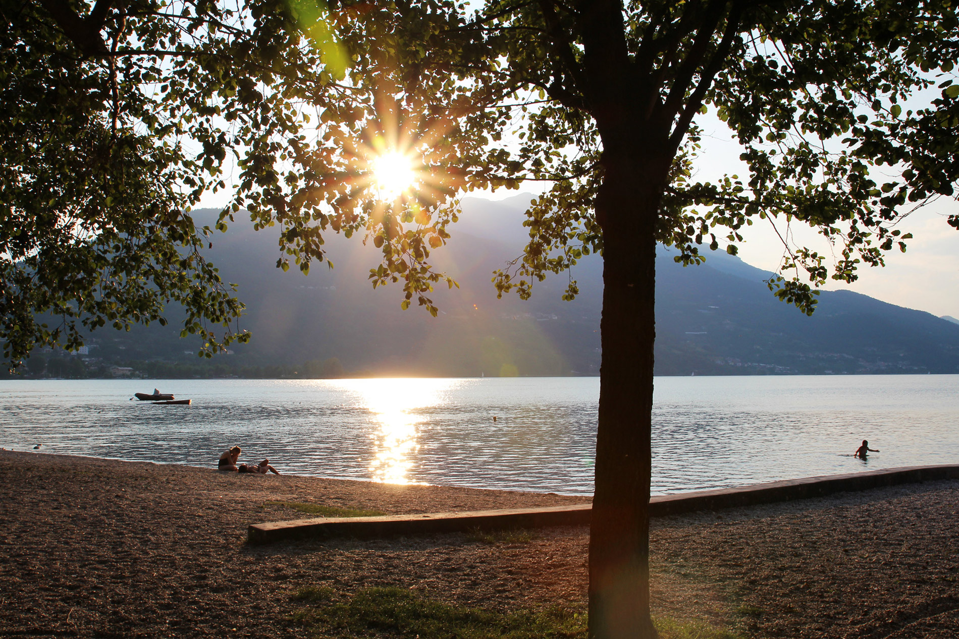Lago di Caldonazzo di sera in totale relax