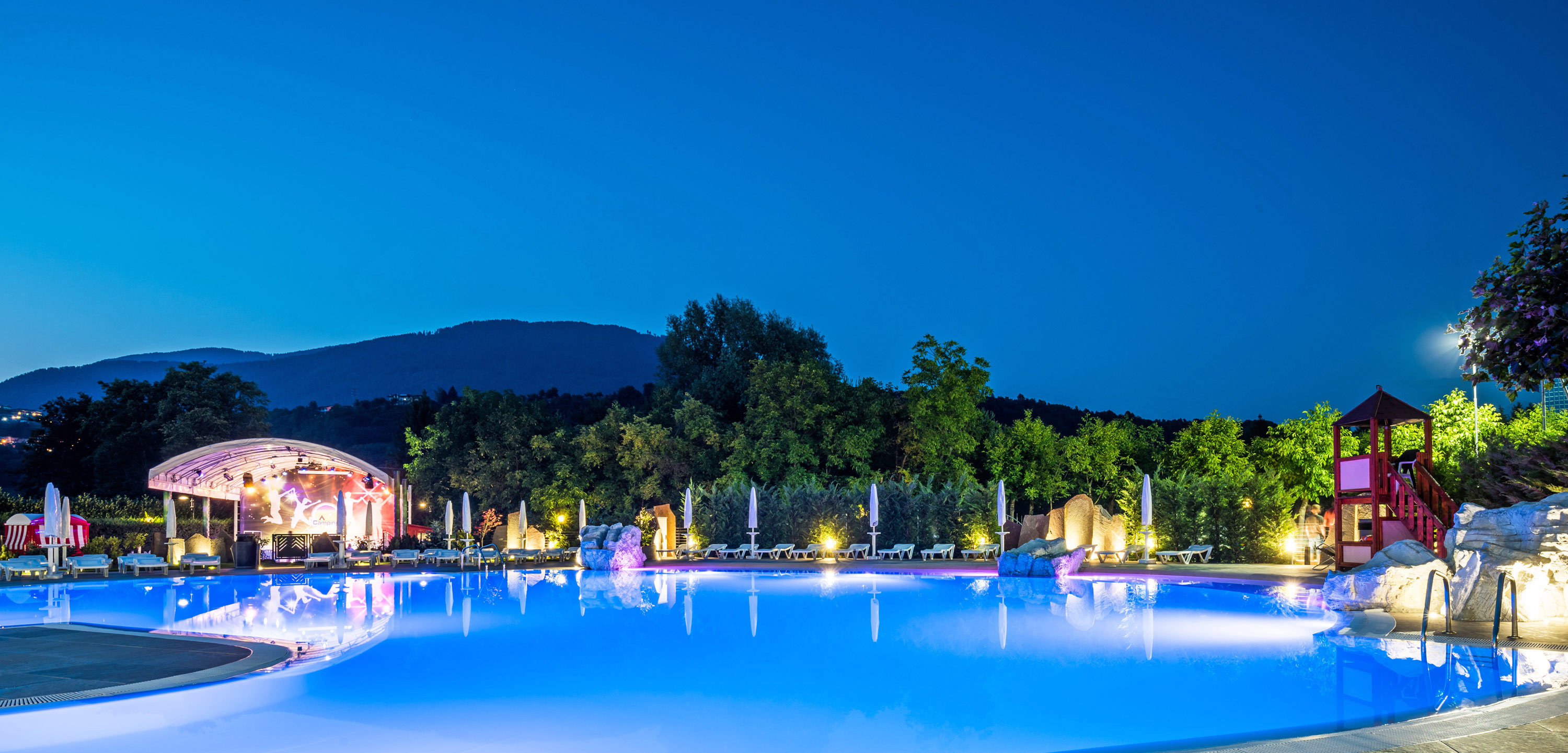 Notturna in piscina Camping Mario