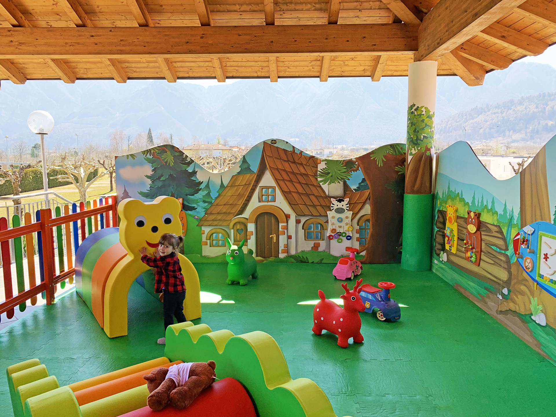Baby club con pavimento antitrauma al Camping Mario Village