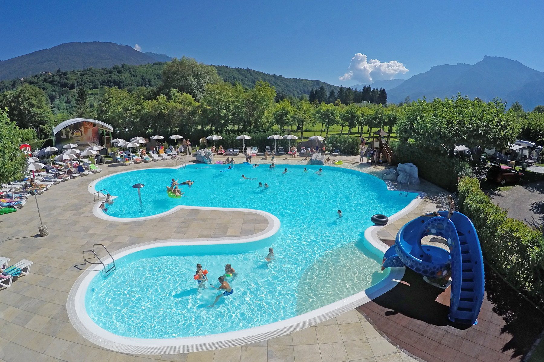Piscina Con Acquascivolo al Camping Mario Village