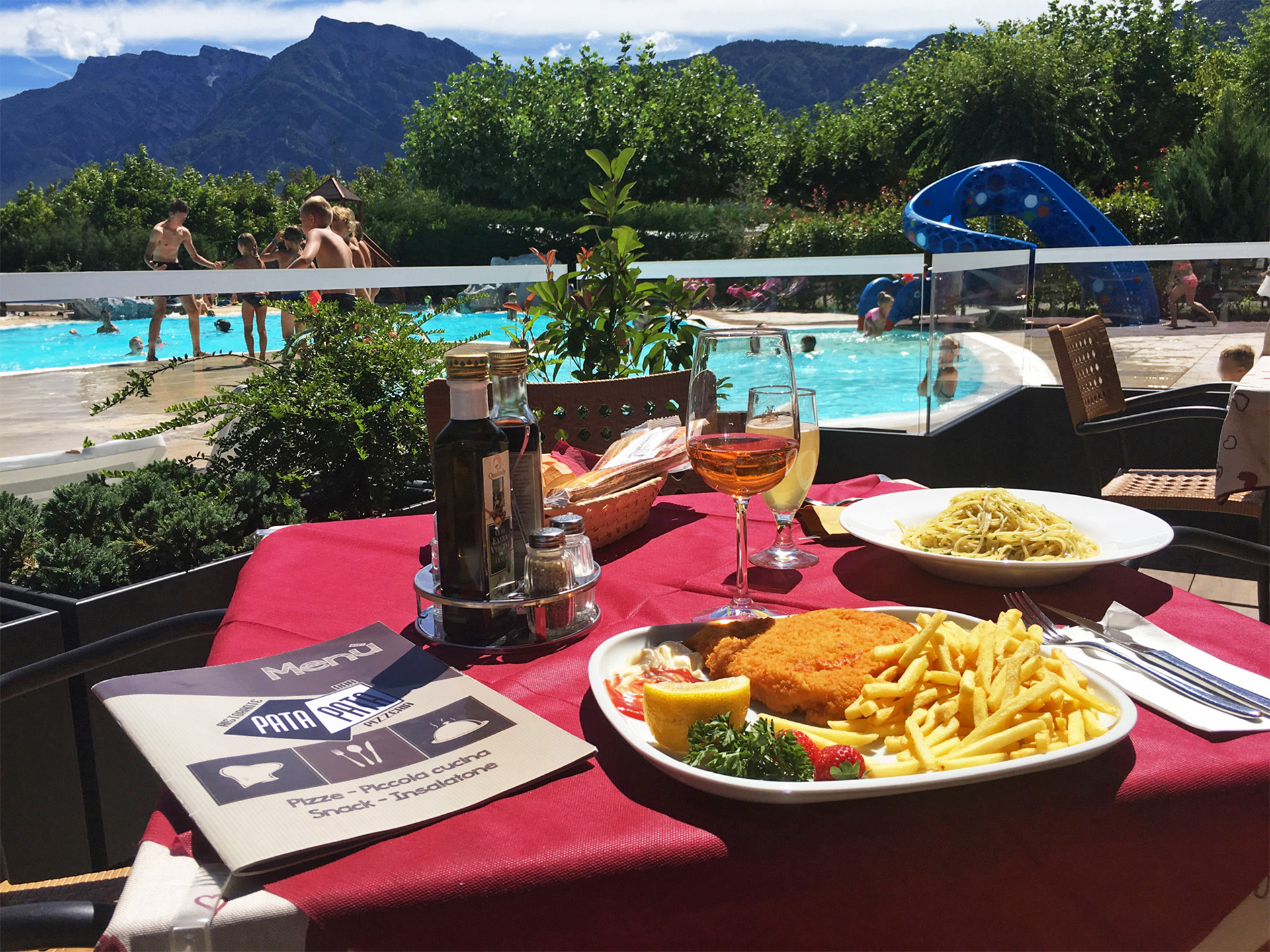 Il bar vicino alla piscina