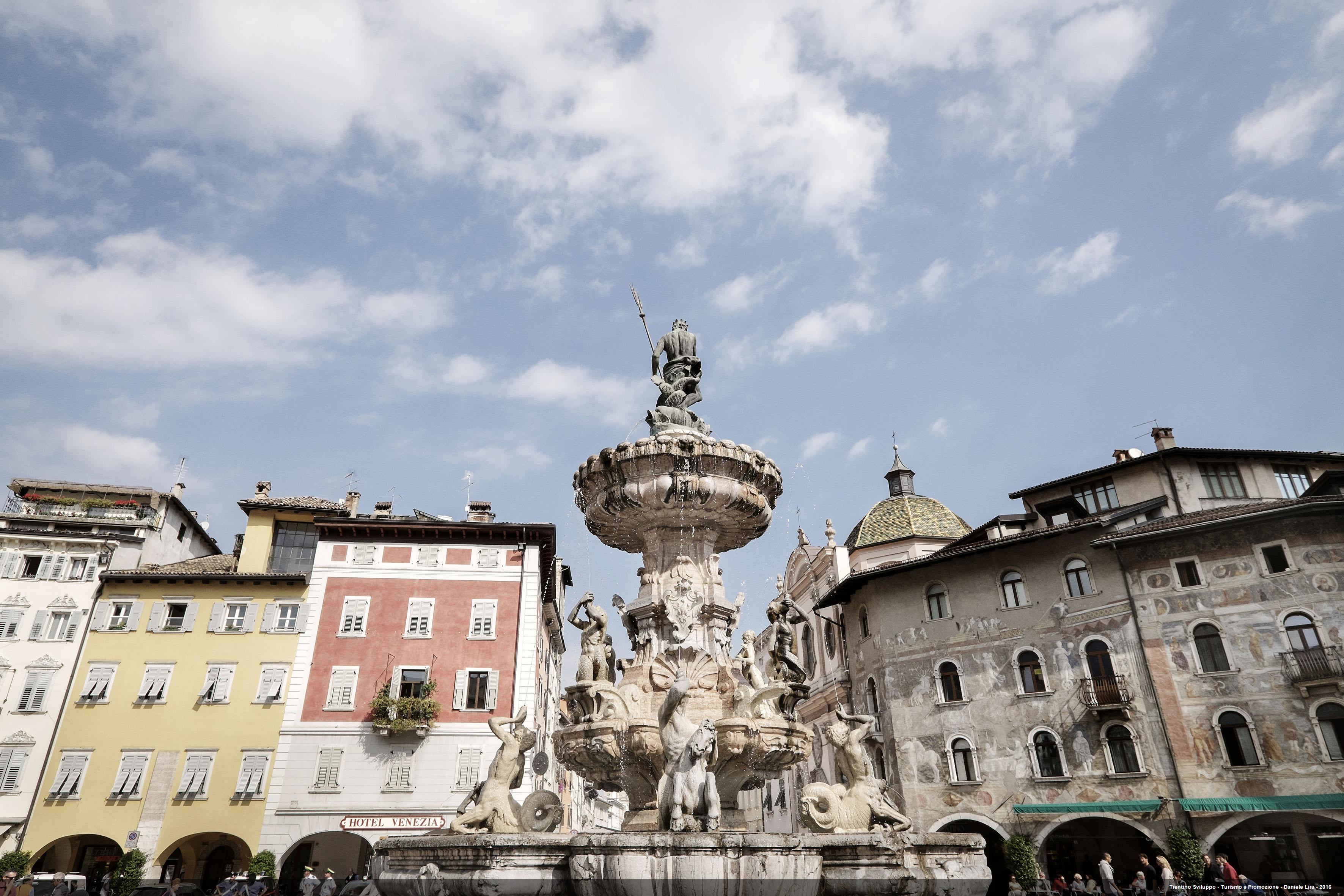 Daniele Lira - Valle dell'Adige - Trento - Piazza Duomo - Fontana
