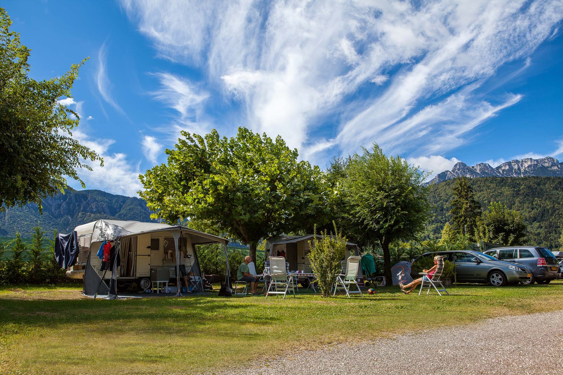 Piazzole immerse nel verde a Caldonazzo al Camping Mario